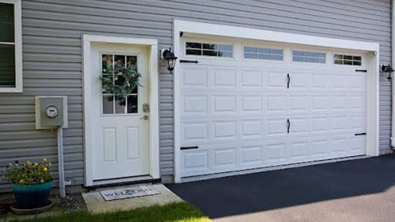 How Garage Doors in Sydney Factor Into Property Styling Decisions
